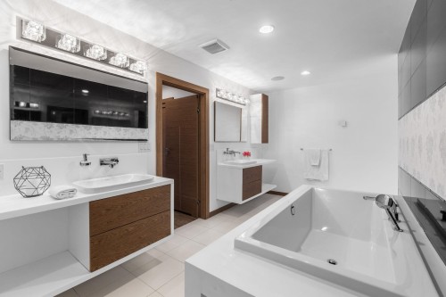 2150 Kugler Avenue, Coquitlam, BC - Indoor Photo Showing Bathroom