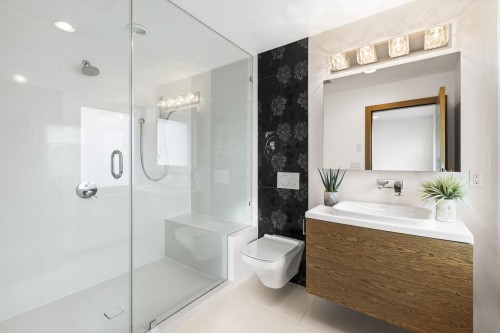 2150 Kugler Avenue, Coquitlam, BC - Indoor Photo Showing Bathroom
