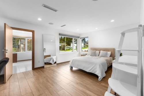 2150 Kugler Avenue, Coquitlam, BC - Indoor Photo Showing Bedroom