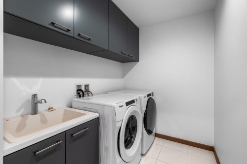 2150 Kugler Avenue, Coquitlam, BC - Indoor Photo Showing Laundry Room