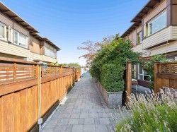 13-2389 Charles Street  Vancouver, BC V5L 5G4
