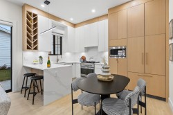 2-5306 Culloden Street  Vancouver, BC V5W 3R6