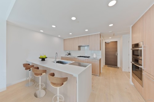 504-2780 Valley Centre Avenue  North Vancouver, BC V7J 0C4