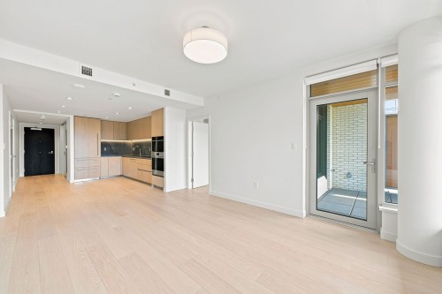 301-785 Harbour Way, North Vancouver, BC - Indoor Photo Showing Kitchen