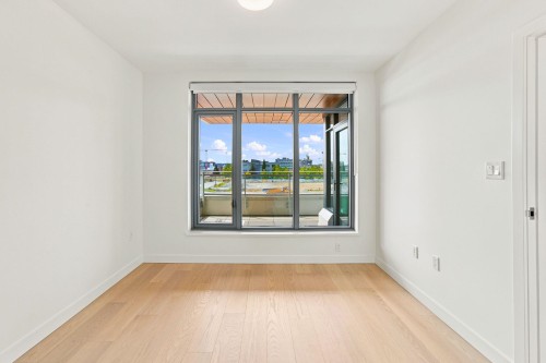 301-785 Harbour Way, North Vancouver, BC - Indoor Photo Showing Other Room