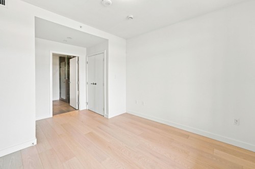 301-785 Harbour Way, North Vancouver, BC - Indoor Photo Showing Other Room