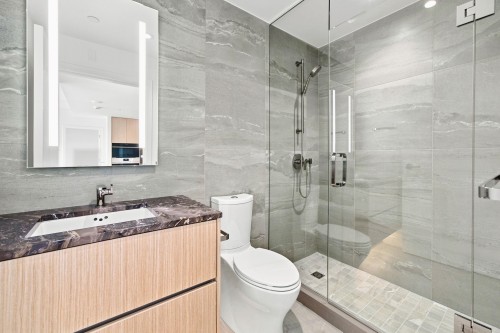 301-785 Harbour Way, North Vancouver, BC - Indoor Photo Showing Bathroom
