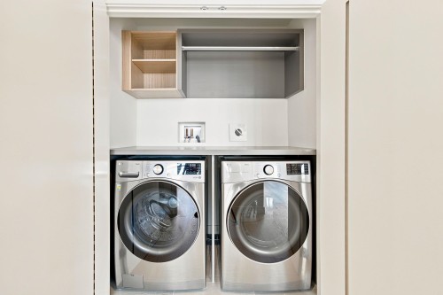 301-785 Harbour Way, North Vancouver, BC - Indoor Photo Showing Laundry Room