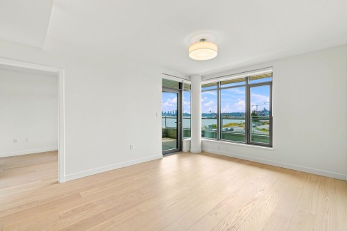 301-785 Harbour Way, North Vancouver, BC - Indoor Photo Showing Other Room
