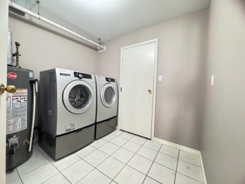 2309 Kensington Crescent, Port Coquitlam, BC - Indoor Photo Showing Laundry Room