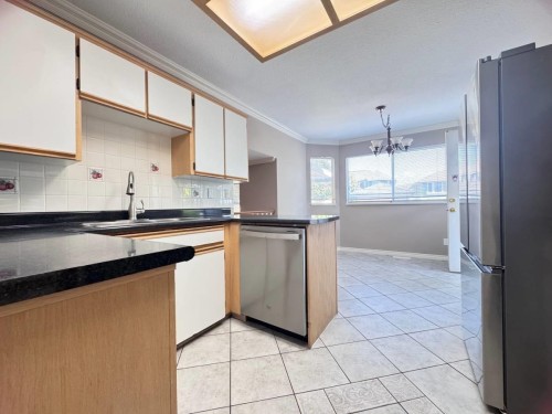 2309 Kensington Crescent, Port Coquitlam, BC - Indoor Photo Showing Kitchen With Double Sink