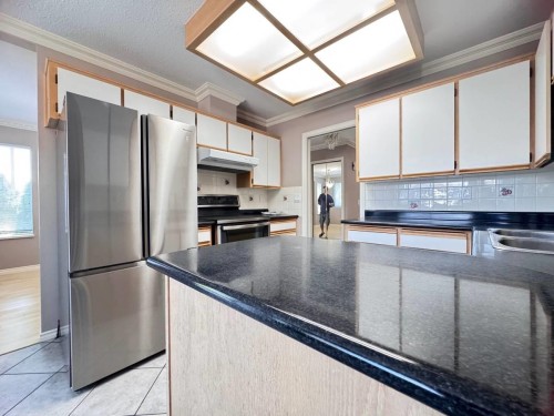 2309 Kensington Crescent, Port Coquitlam, BC - Indoor Photo Showing Kitchen
