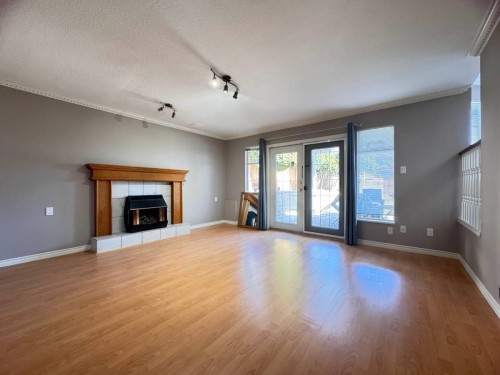 2309 Kensington Crescent, Port Coquitlam, BC - Indoor Photo Showing Living Room With Fireplace