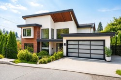 955 Forest Hills Drive  North Vancouver, BC V7R 1N4