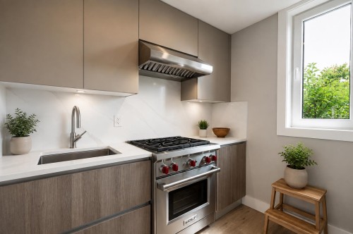 955 Forest Hills Drive, North Vancouver, BC - Indoor Photo Showing Kitchen With Upgraded Kitchen