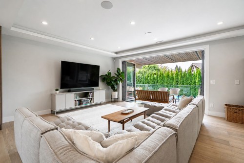 955 Forest Hills Drive, North Vancouver, BC - Indoor Photo Showing Living Room