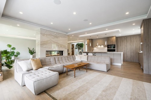 955 Forest Hills Drive, North Vancouver, BC - Indoor Photo Showing Living Room