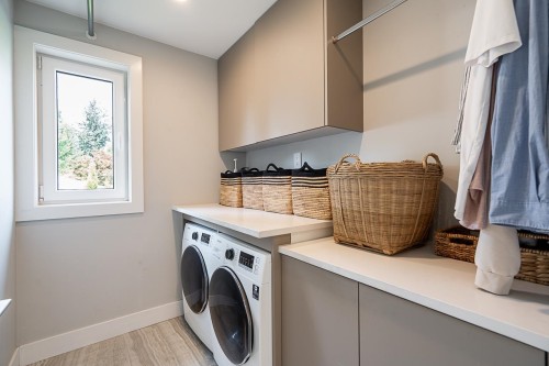 955 Forest Hills Drive, North Vancouver, BC - Indoor Photo Showing Laundry Room