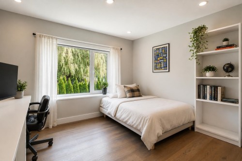 955 Forest Hills Drive, North Vancouver, BC - Indoor Photo Showing Bedroom