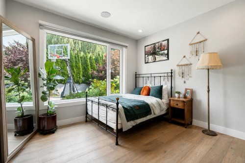955 Forest Hills Drive, North Vancouver, BC - Indoor Photo Showing Bedroom