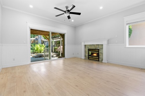 23849 Zeron Avenue, Maple Ridge, BC - Indoor Photo Showing Living Room With Fireplace