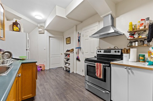 23849 Zeron Avenue, Maple Ridge, BC - Indoor Photo Showing Kitchen