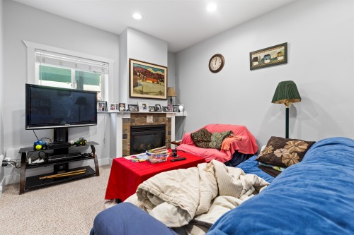 23849 Zeron Avenue, Maple Ridge, BC - Indoor Photo Showing Bedroom