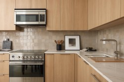 593 49th Avenue E Vancouver, BC V5W 2H1