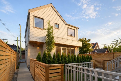 593 49Th Avenue E, Vancouver, BC - Outdoor With Exterior