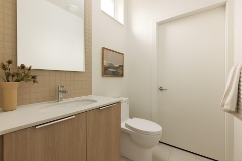 593 49Th Avenue E, Vancouver, BC - Indoor Photo Showing Bathroom