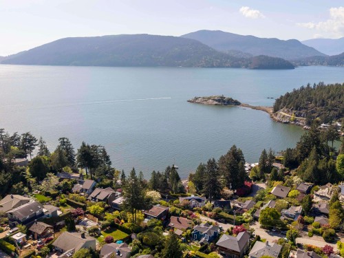 6248 Wellington Avenue  West Vancouver, BC V7W 2H4