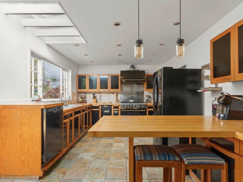 6248 Wellington Avenue, West Vancouver, BC - Indoor Photo Showing Kitchen