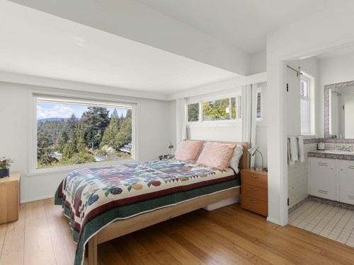 6248 Wellington Avenue, West Vancouver, BC - Indoor Photo Showing Bedroom
