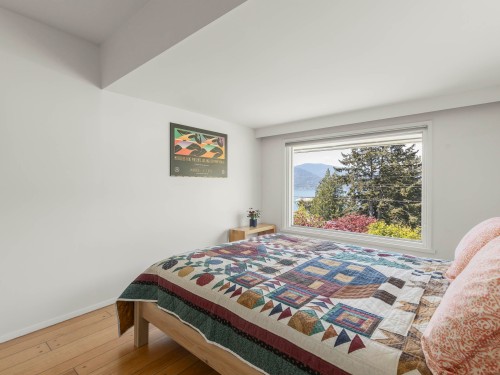6248 Wellington Avenue, West Vancouver, BC - Indoor Photo Showing Bedroom
