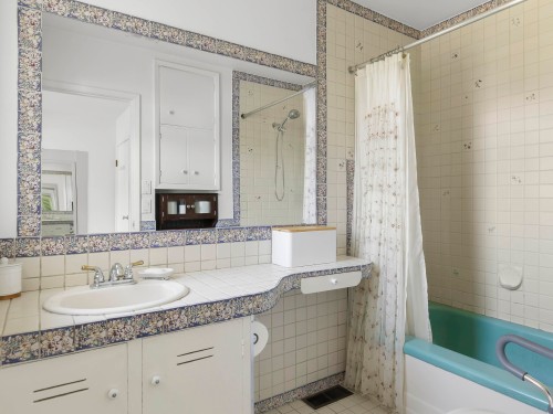 6248 Wellington Avenue, West Vancouver, BC - Indoor Photo Showing Bathroom