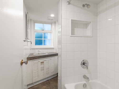6248 Wellington Avenue, West Vancouver, BC - Indoor Photo Showing Bathroom