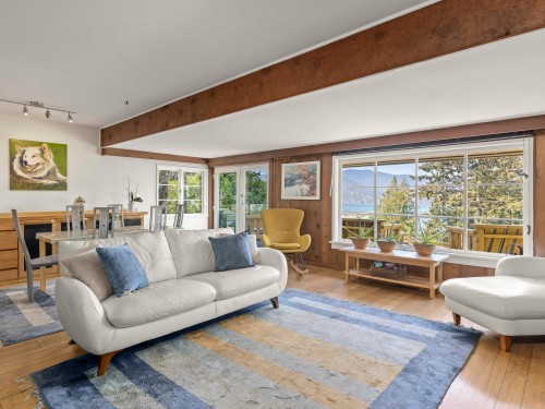 6248 Wellington Avenue, West Vancouver, BC - Indoor Photo Showing Living Room