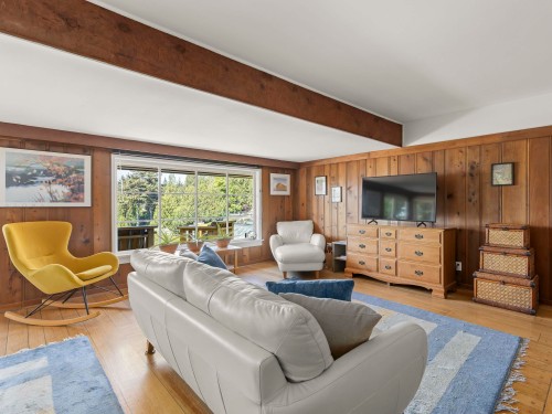 6248 Wellington Avenue, West Vancouver, BC - Indoor Photo Showing Living Room