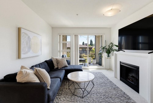 213-738 29Th Avenue E, Vancouver, BC - Indoor Photo Showing Living Room With Fireplace