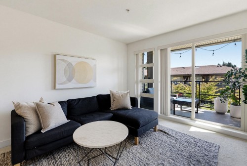 213-738 29Th Avenue E, Vancouver, BC - Indoor Photo Showing Living Room