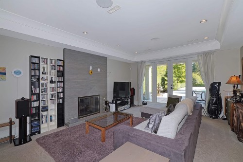 2920 Mathers Avenue, West Vancouver, BC - Indoor Photo Showing Living Room With Fireplace