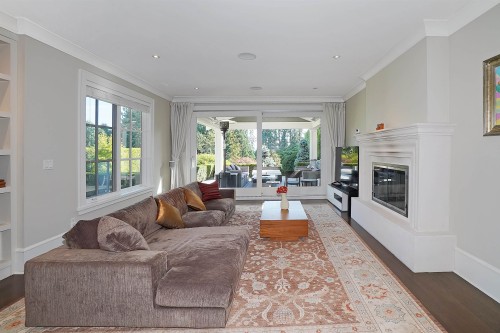 2920 Mathers Avenue, West Vancouver, BC - Indoor Photo Showing Living Room With Fireplace