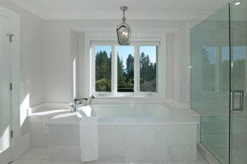 2920 Mathers Avenue, West Vancouver, BC - Indoor Photo Showing Bathroom