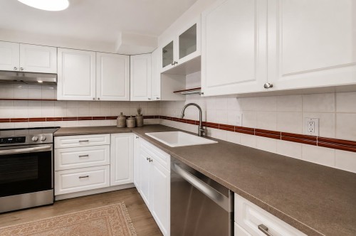 962 11Th Avenue E, Vancouver, BC 