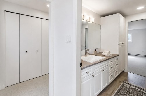 962 11Th Avenue E, Vancouver, BC 