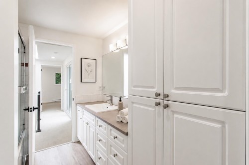 962 11Th Avenue E, Vancouver, BC 