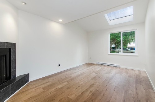 962 11Th Avenue E, Vancouver, BC 