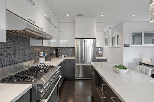 285 19Th Avenue E, Vancouver, BC - Indoor Photo Showing Kitchen With Upgraded Kitchen
