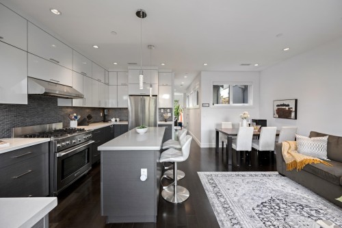285 19Th Avenue E, Vancouver, BC - Indoor Photo Showing Kitchen With Upgraded Kitchen
