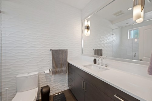 285 19Th Avenue E, Vancouver, BC - Indoor Photo Showing Bathroom